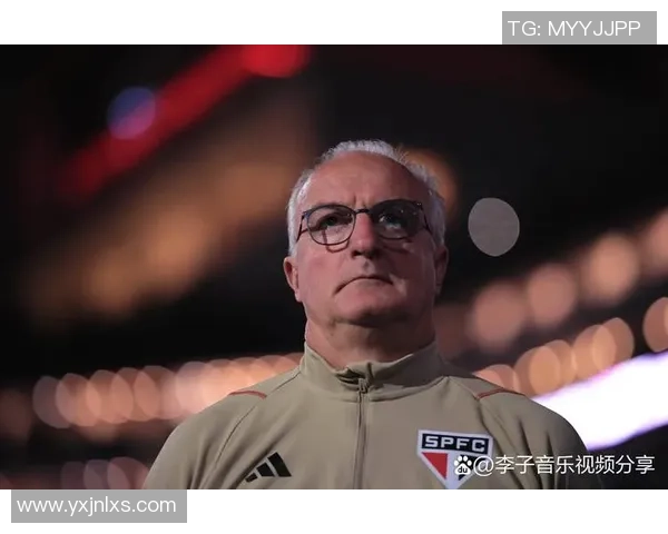 足球星阶梯：探索世界顶级球员成长之路与荣誉积累的秘密